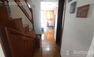 Triplex con cochera y parrilla en San Bernardo