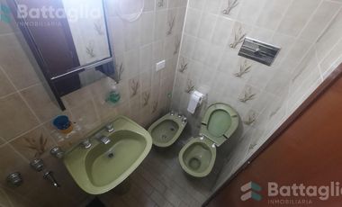 Triplex con cochera y parrilla en San Bernardo