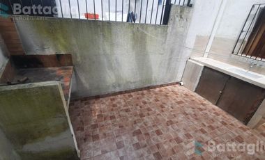 Triplex con cochera y parrilla en San Bernardo