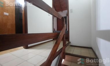 Triplex con cochera y parrilla en San Bernardo