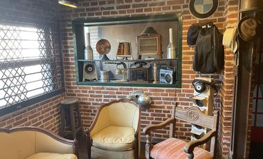 Bar y casa de coleccionista en venta en el bajo de San Isidro acepta depto menor valor en parte