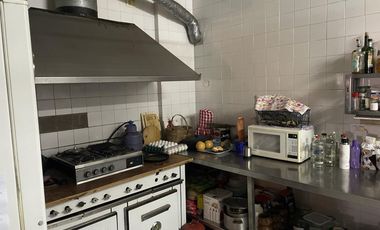 Bar y casa de coleccionista en venta en el bajo de San Isidro acepta depto menor valor en parte