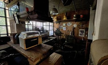 Bar y casa de coleccionista en venta en el bajo de San Isidro acepta depto menor valor en parte
