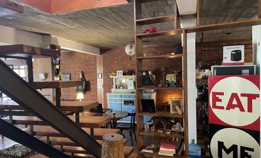 Bar y casa de coleccionista en venta en el bajo de San Isidro acepta depto menor valor en parte