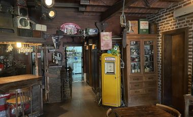 Bar y casa de coleccionista en venta en el bajo de San Isidro acepta depto menor valor en parte