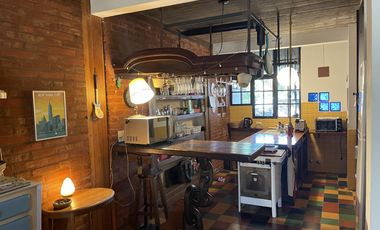Bar y casa de coleccionista en venta en el bajo de San Isidro acepta depto menor valor en parte