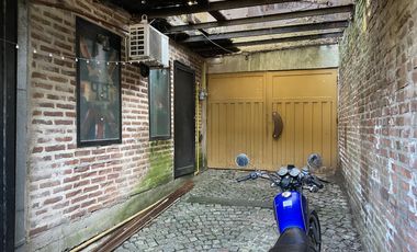 Bar y casa de coleccionista en venta en el bajo de San Isidro acepta depto menor valor en parte