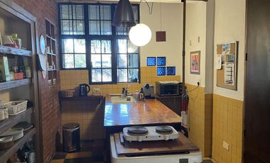 Bar y casa de coleccionista en venta en el bajo de San Isidro acepta depto menor valor en parte