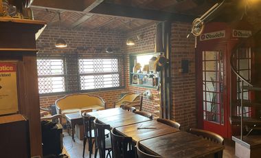 Bar y casa de coleccionista en venta en el bajo de San Isidro acepta depto menor valor en parte