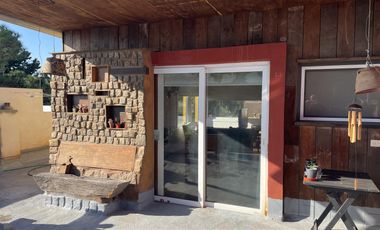 Bar y casa de coleccionista en venta en el bajo de San Isidro acepta depto menor valor en parte