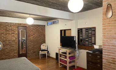 Bar y casa de coleccionista en venta en el bajo de San Isidro acepta depto menor valor en parte