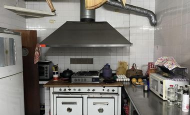 Bar y casa de coleccionista en venta en el bajo de San Isidro acepta depto menor valor en parte