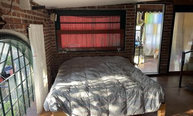 Bar y casa de coleccionista en venta en el bajo de San Isidro acepta depto menor valor en parte