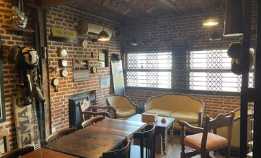 Bar y casa de coleccionista en venta en el bajo de San Isidro acepta depto menor valor en parte