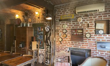 Bar y casa de coleccionista en venta en el bajo de San Isidro acepta depto menor valor en parte