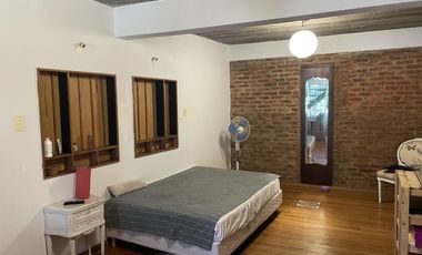 Bar y casa de coleccionista en venta en el bajo de San Isidro acepta depto menor valor en parte