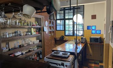 Bar y casa de coleccionista en venta en el bajo de San Isidro acepta depto menor valor en parte