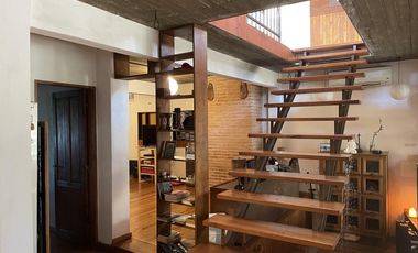 Bar y casa de coleccionista en venta en el bajo de San Isidro acepta depto menor valor en parte