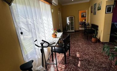 Casa en venta - 2 Dormitorios 1 Baño - Saladillo