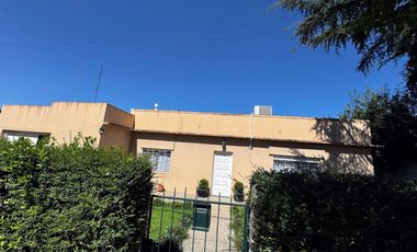 Casa en venta - 2 Dormitorios 1 Baño - Saladillo