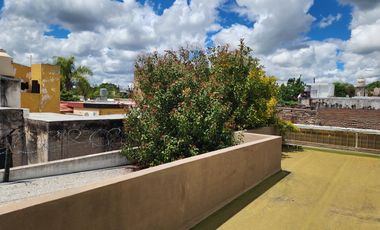 Casa en  calle Candiotti, Acceso a Parana