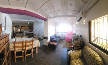 Casa en  calle Candiotti, Acceso a Parana