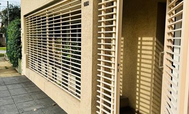 Hermosa Casa Moderna, Refaccionada en Olivos