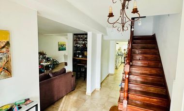 Hermosa Casa Moderna, Refaccionada en Olivos