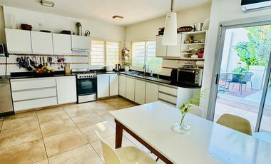 Hermosa Casa Moderna, Refaccionada en Olivos