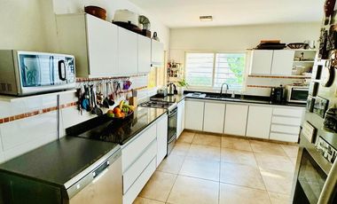 Hermosa Casa Moderna, Refaccionada en Olivos