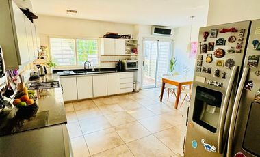 Hermosa Casa Moderna, Refaccionada en Olivos