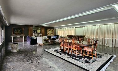 Imponente residencia en el corazón de Olivos.