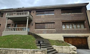 Imponente residencia en el corazón de Olivos.