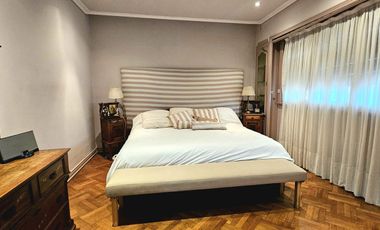 Imponente residencia en el corazón de Olivos.