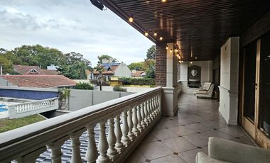 Imponente residencia en el corazón de Olivos.