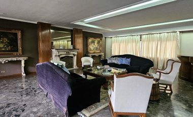 Imponente residencia en el corazón de Olivos.