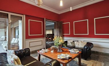 Imponente residencia en el corazón de Olivos.