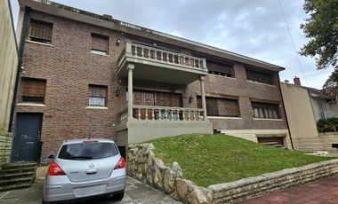 Imponente residencia en el corazón de Olivos.