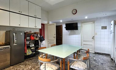 Imponente residencia en el corazón de Olivos.