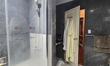 Imponente residencia en el corazón de Olivos.