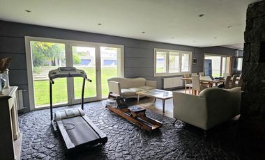 Imponente residencia en el corazón de Olivos.