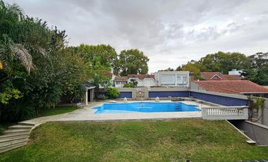 Imponente residencia en el corazón de Olivos.