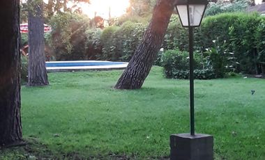 Casa quinta en venta - 4 Dormitorios 3 Baños - Coronel Brandsen