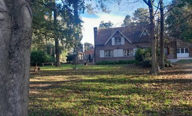 Casa quinta en venta - 4 Dormitorios 3 Baños - Coronel Brandsen