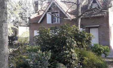 Casa quinta en venta - 4 Dormitorios 3 Baños - Coronel Brandsen