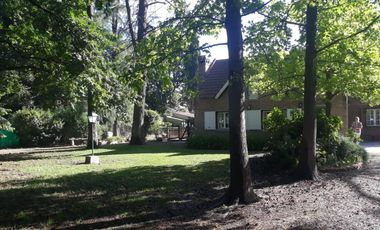 Casa quinta en venta - 4 Dormitorios 3 Baños - Coronel Brandsen