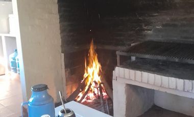 Casa quinta en venta - 4 Dormitorios 3 Baños - Coronel Brandsen