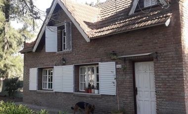 Casa quinta en venta - 4 Dormitorios 3 Baños - Coronel Brandsen