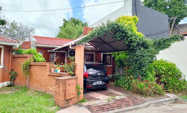 Casa de 3 dormitorios en VENTA en barrio privado a 7 cuadras de Barrio Norte, SMT