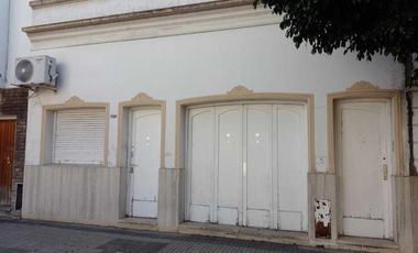 Casa en venta - 3 Dormitorios 2 Baños - La Plata